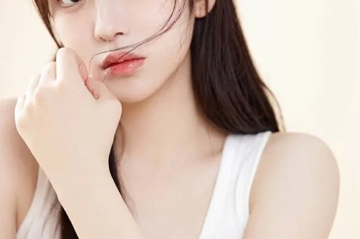 山寨汪小菲和翻版大S直播连麦模拟夫妻间拌嘴还当众要床垫
